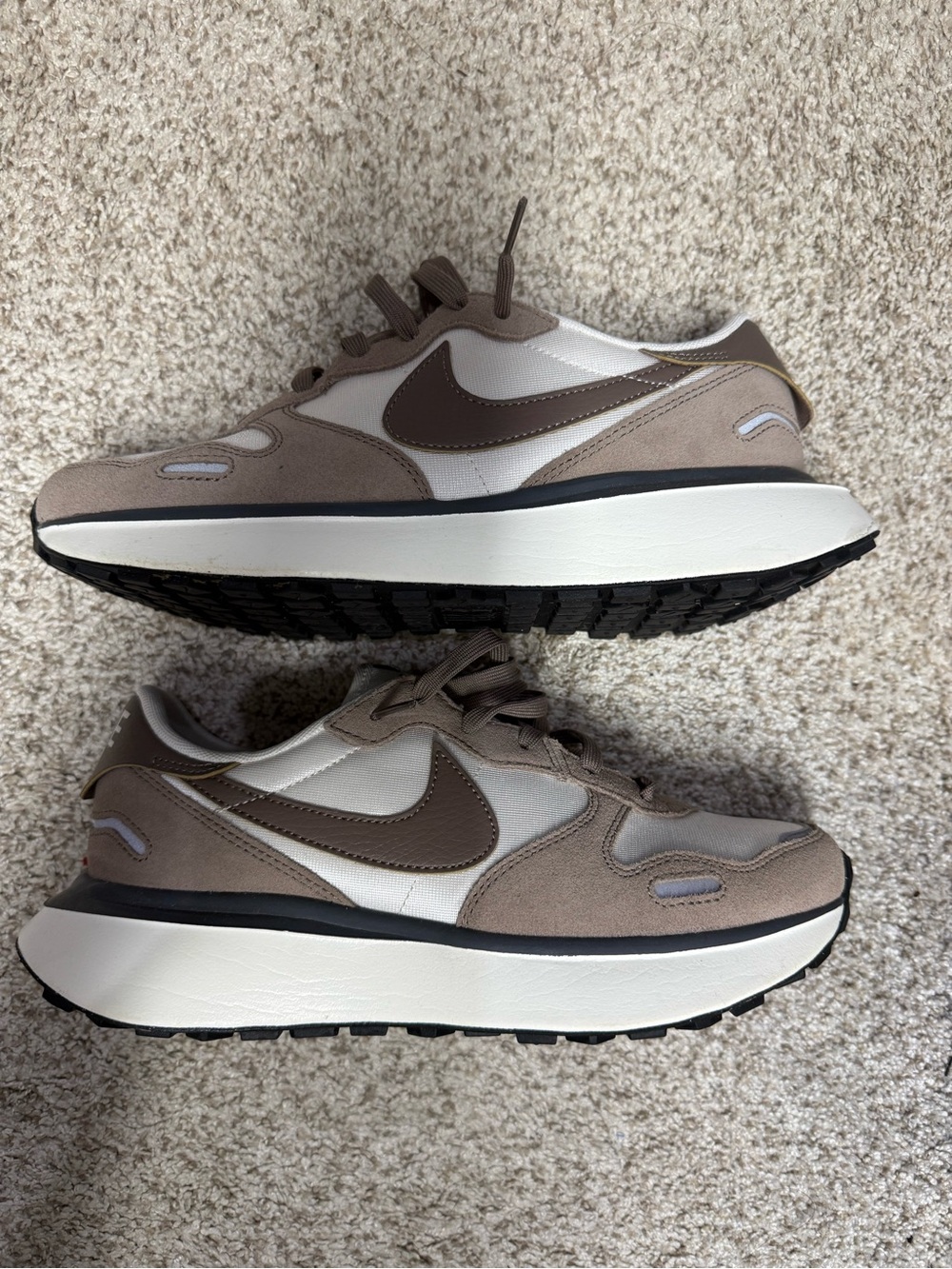 Nike Womens Phoenix Waffle Running Shoes in Taupe/Brown - Picture 6 of 6